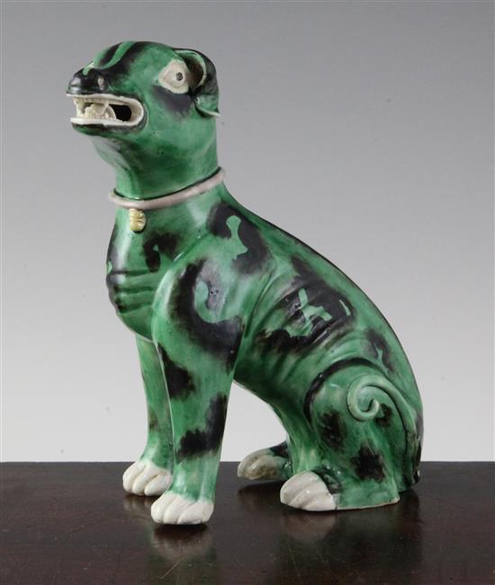 A Chinese green glazed model of a seated hound, Kangxi period, 16.5cm